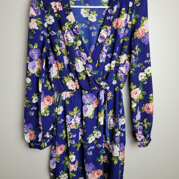 Lulus Dresses & Skirts - Lulus Floral Dress Size Medium